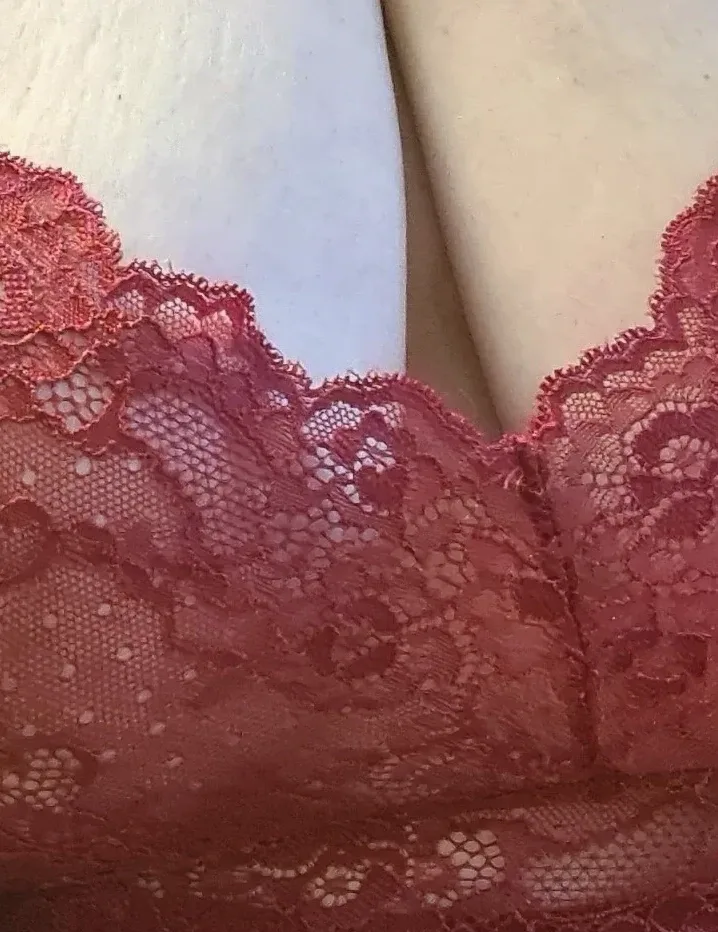 Amelia, 32