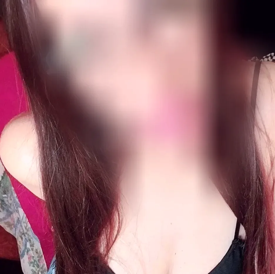 Ewa, 37