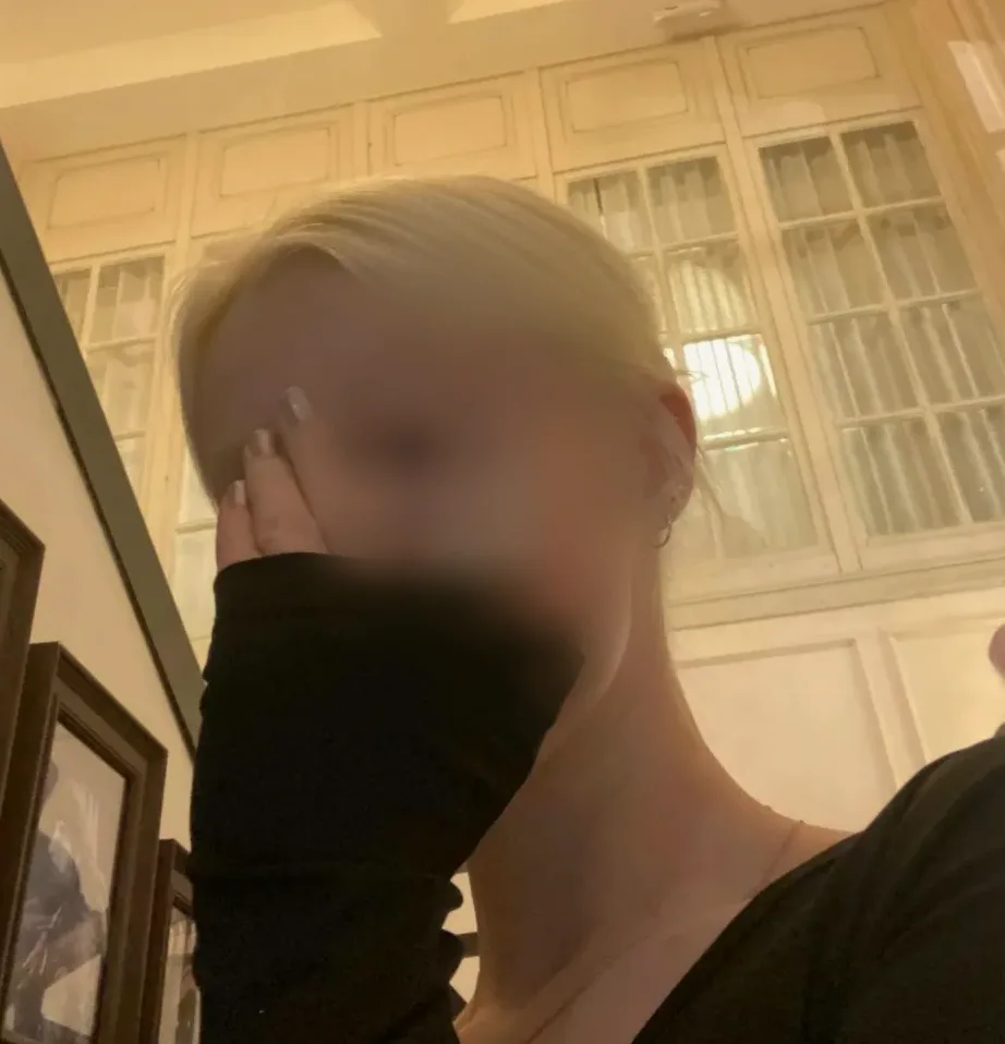 Julia, 24