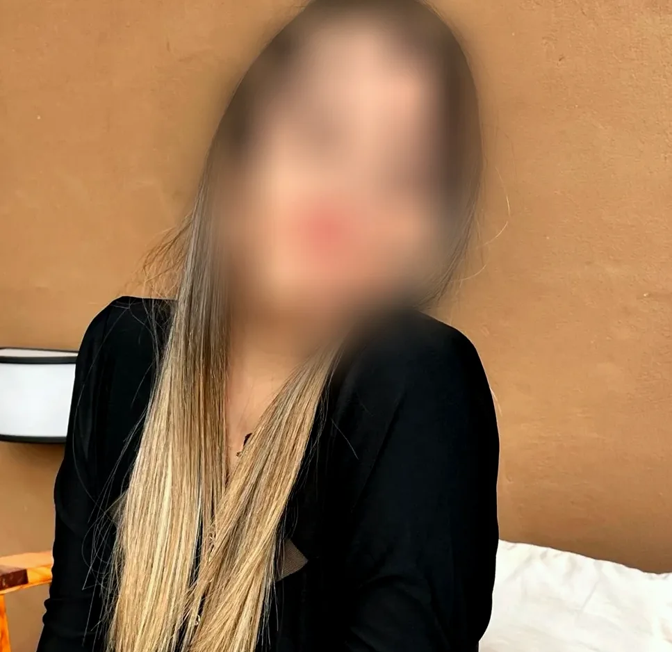 Lara, 28