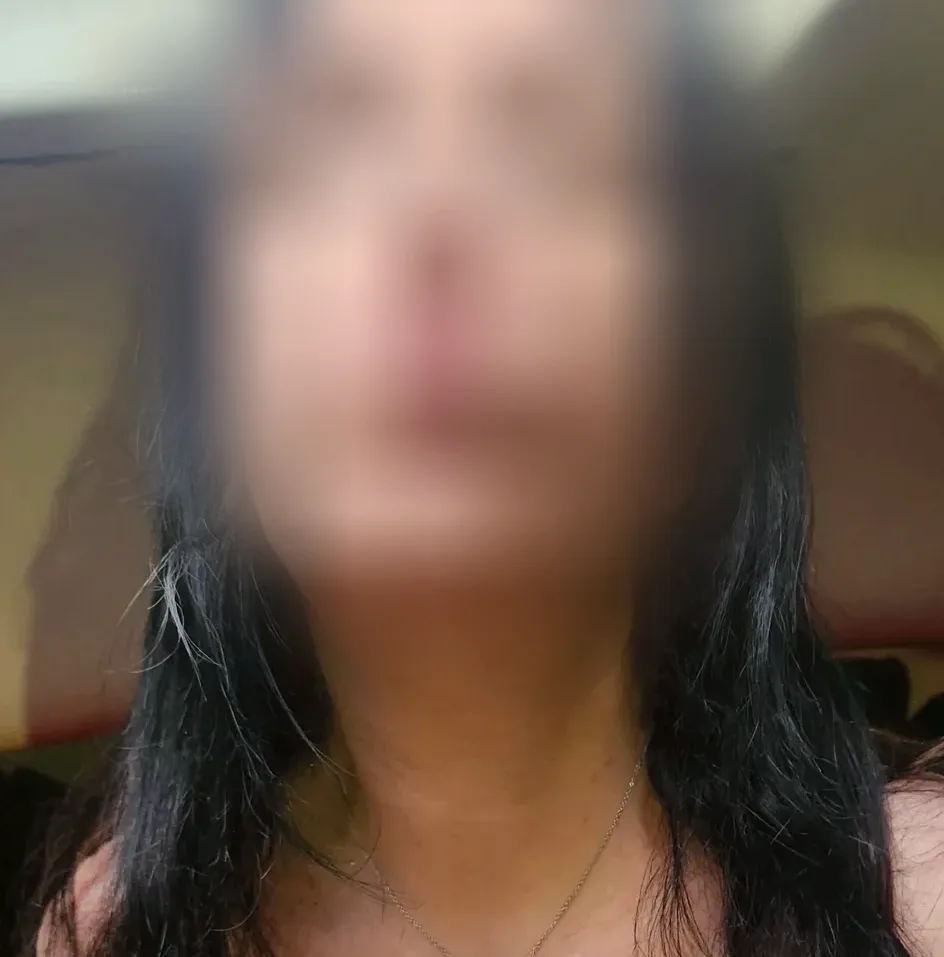 Mia, 36