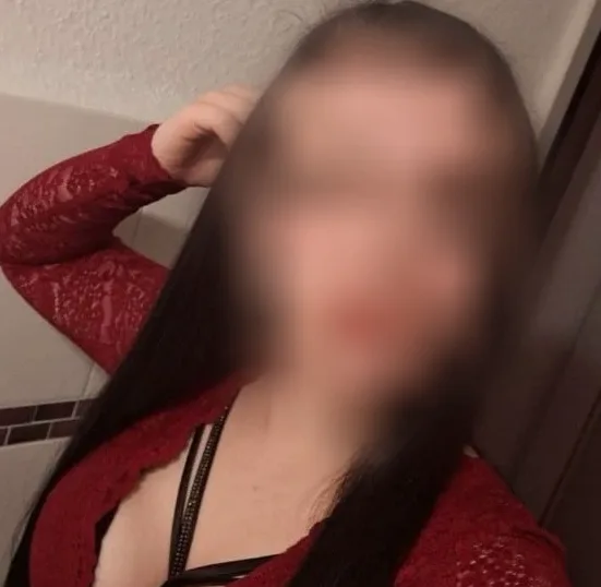 Nicola, 24