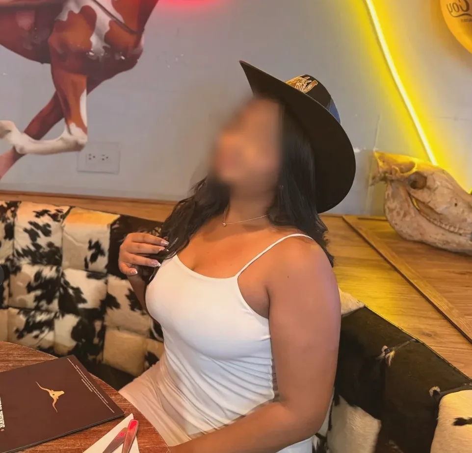 Zara, 22